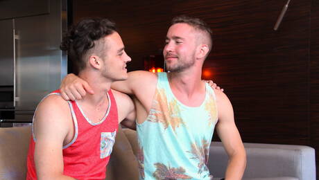 Der australische haarige Hengst Skippy Baxter und der amerikanische Schönling Colt Rivers haben heißen Sex