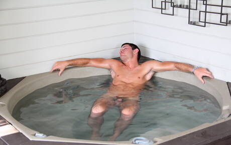 Beefcake Matthew King fuck ass after sucking at pool