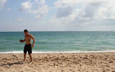 American muscular Kyle Quinn fuck ass after sucking dick on the beach