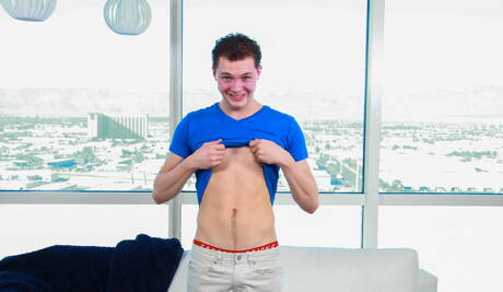 Hunky guy Max Bradley fuck ass after sucking cock