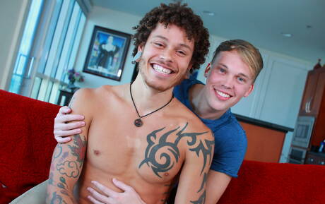 Young Parker Michaels and puerto rican beautiful boy Jay Fine make a love