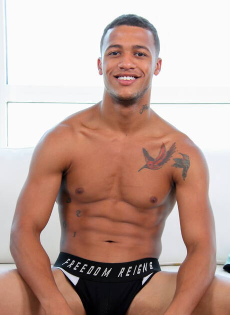 Gay Castings: Black well-built Kevin Blaise sucking and screwing the boy