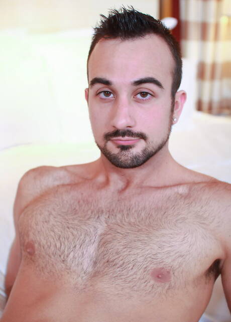 Beefcake Mikey Jr si fa fottere il culo dopo un pompino