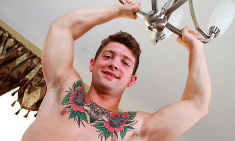 Zwei amerikanische Kerle, Anthony Verusso und Sebastian Kross, haben heißen Paarsex