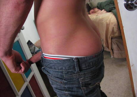 Sterke Ryan Buckley neukt kont na pijpbeurt