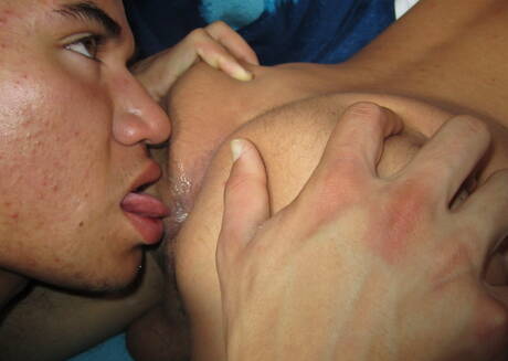 Der bullige Seth Roberts wird nach dem Blowjob gefickt