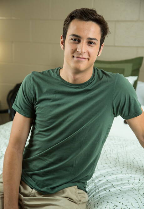 Les garçons sexy Dalton Riley, Steve Rogers et Trevor Jones dans un trio torride de sexe anal