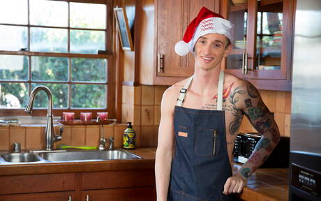 Next Door Studios: Pretty american boys otter Lance Ford and hunk Gunner have a good anal sex in the kitchen