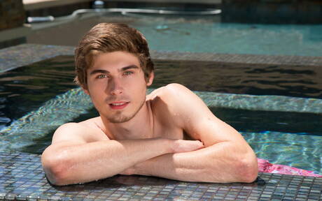 American pornstars husky guy Logan Cross and beautiful boy Chad Piper fuck after blowjob at the pool