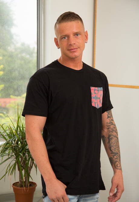 Pretty american guys hunky guy Scott Finn and husky guy Gunner fuck ass after sucking