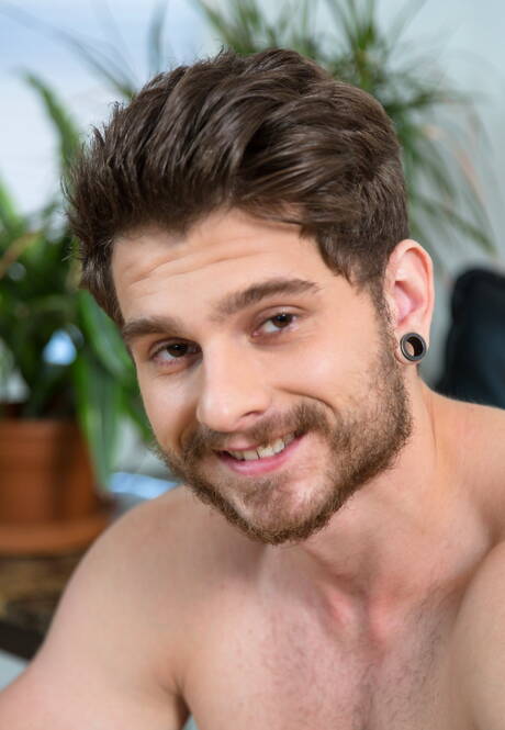 Muscular Matty Strong jerk off