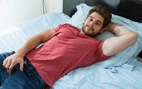 Muskulöser Matty Strong wichst