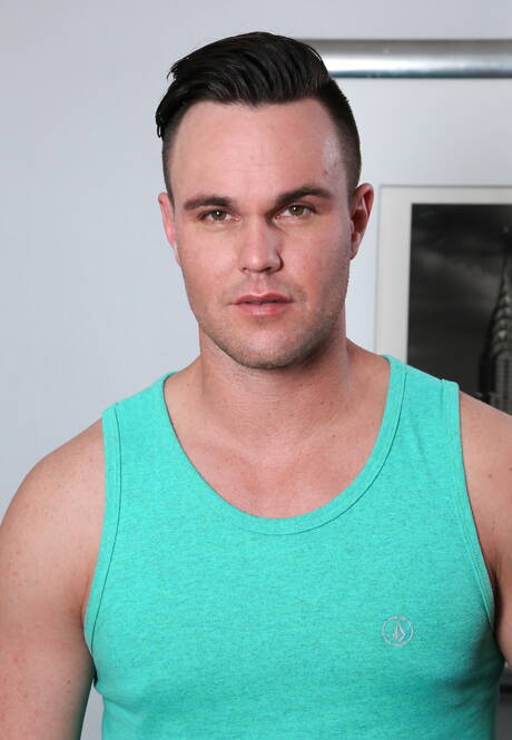 Der kanadische Schönling Beau Reed und der schwarze Muskelprotz River Wilson haben guten interracial Sex