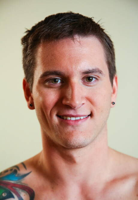 Il bravo ragazzo americano Markie More e lo stallone Allen Lucas si succhiano e si scopano a vicenda