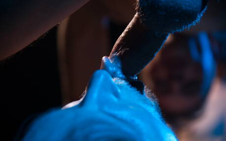 恥知らずな男、スコッティ・ジー、ダルトン・ブリッグス、タイ・トーマスが熱い3Pでアナルファックとフィストファックをする