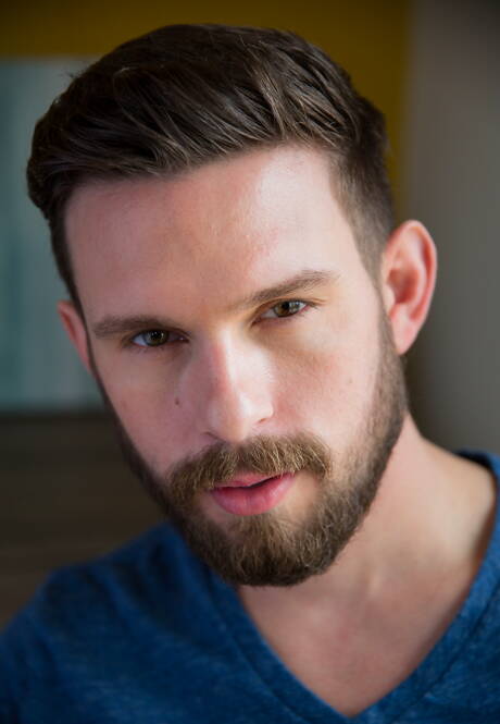 예쁜 미국 남자들, 젊은 스코티 지와 섹시한 남자 케이시 잭스가 딕을 빨고 나서 엉덩이를 엿먹는다