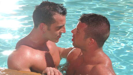Heiße Amerikaner, der attraktive Kyle King und der bullige Matt Cole haben sich am Pool gegenseitig beim Fisting gefickt