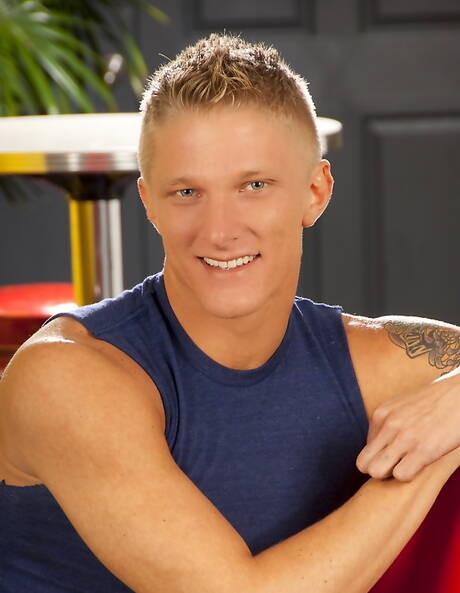 美國美少年菲利普·奧布里全裸秀緊實臀部