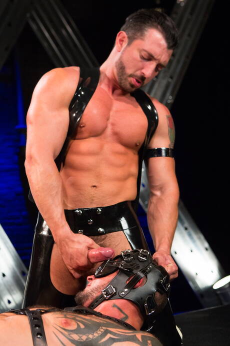 Brazilian tough guy Jimmy Durano and american strong bull Seven Dixon have anal sex