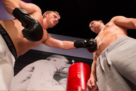 Pretty american boys otter Alex Andrews and muscular Hayden Richards in hot ass bang