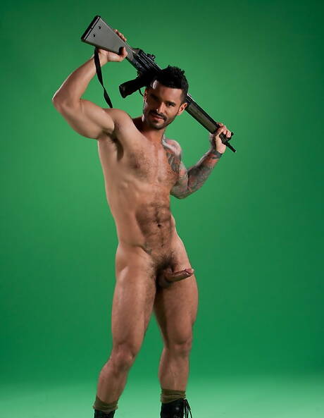 Latino beefcake Alexsander Freitas jerk off his cock