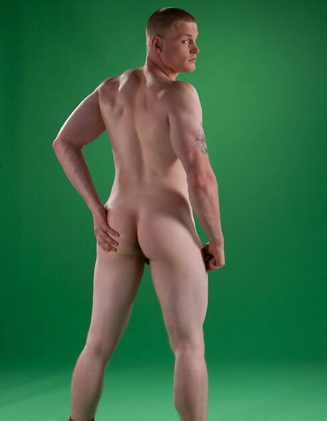 American muscular Brandon Bangs jack off his dick