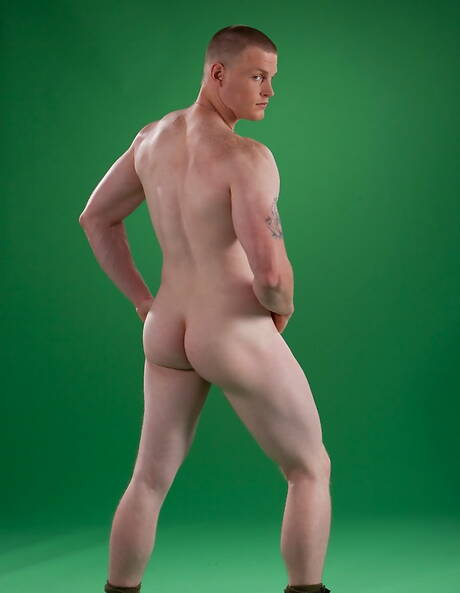 American muscular Brandon Bangs jack off his dick