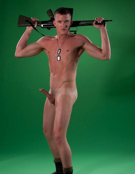 Muskularny Jackson Lawless pozuje nago i pokazuje ładny tyłek