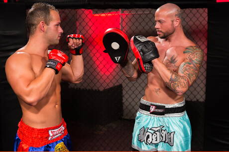 Der amerikanische Muskelprotz Sean Duran und der britische attraktive Luke Adams lieben sich