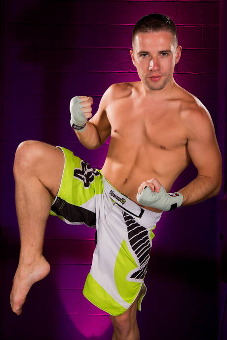 Heiße amerikanische Jungs, der haarige Hengst Dylan Knight und der bullige Jimmy Roman bei heißer Arschfick-Action