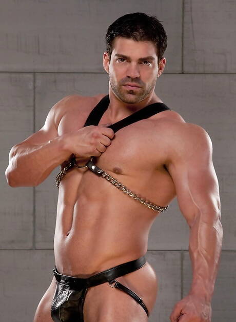 Nice Vince Ferelli get naked and showing tight butt