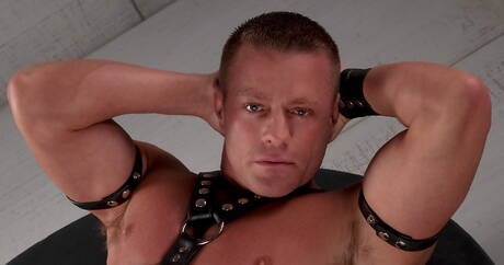 American bull Tyler Saint jerk off his dick