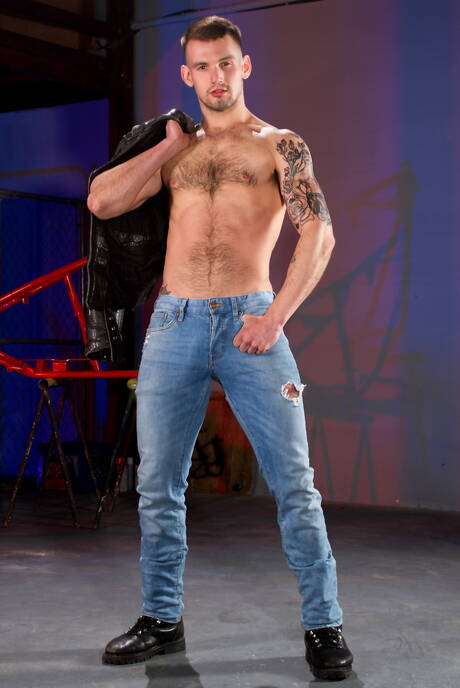 Famous americans, well-built Armando De Armas and hairy stud Chris Harder fuck ass after sucking