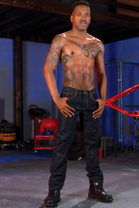 I ragazzi americani più sexy, il bel ragazzo Colt Rivers e il bel ragazzo Aaron Reese, in un sesso anale tra due neri.