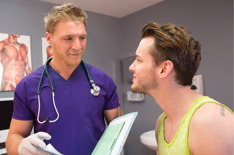 兩個美國肌肉發達的 Gavin Waters 和肌肉男 Colton Grey 鑽屁股