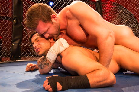 Deux Américains, le costaud Josh Conners et le musclé Austin Wolf, se sont baisés