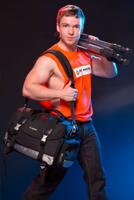 Niegrzeczni kumple Austin Wolf, Alexander Volkov i Gabriel Cross uprawiają seks we trójkę