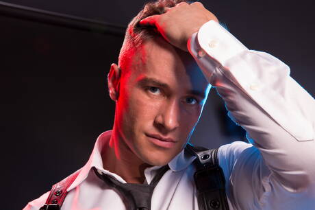 Niegrzeczni kumple Austin Wolf, Alexander Volkov i Gabriel Cross uprawiają seks we trójkę