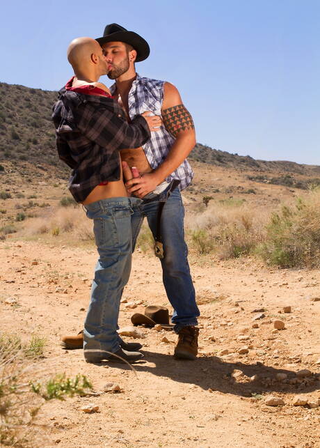 美國硬漢Sean Zevran和義大利公牛Letteio Amadeo戶外做愛