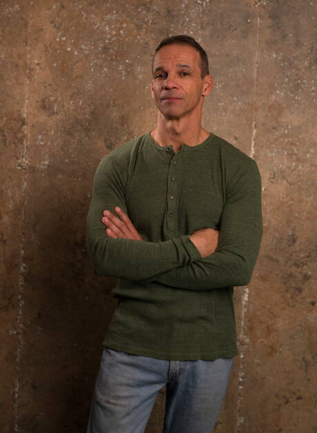 Hot american guys well-built Rodney Steele and husky guy Roman Todd playing with dick