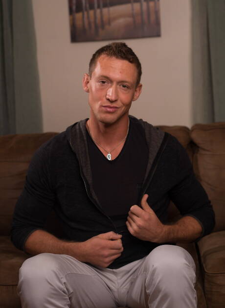 El guapo estadounidense Troy Accola y el tipo duro Pierce Hartman muestran un cuerpo robusto.