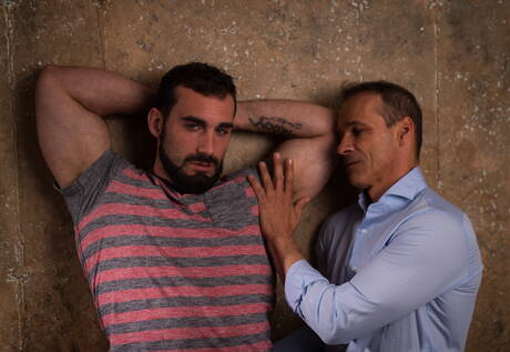 Les gentils américains musclés Rodney Steele et l