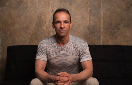 Les gentils américains musclés Rodney Steele et l