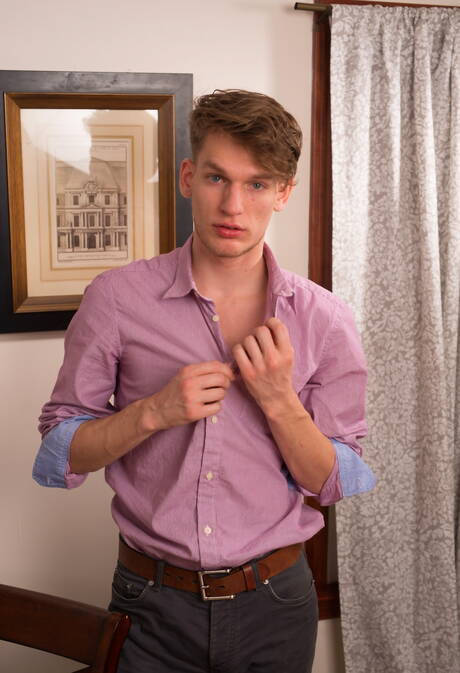 durão americano Billy Santoro e o musculoso Zack Grayson provocando um pau