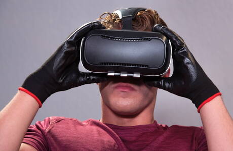 性感的美國肌肉男 Jj Knight 和年輕帥哥 Alex Chandler 在戶外口交後操屁股