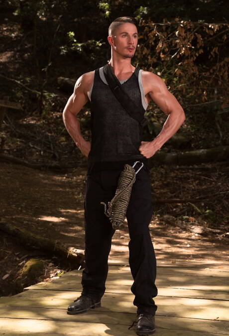 American muscular Jj Knight and canadian beefy Skyy Knox love each other outside