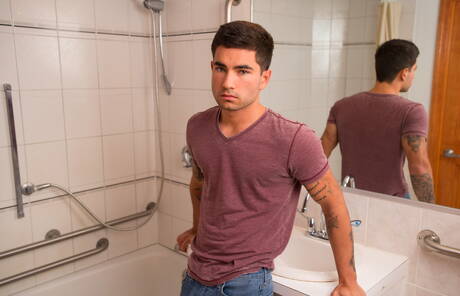 Russian hunk Vadim Black shows a beautiful body in bath