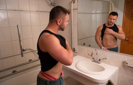 American beefy Nick Sterling posing nude and showing tight butt in bath