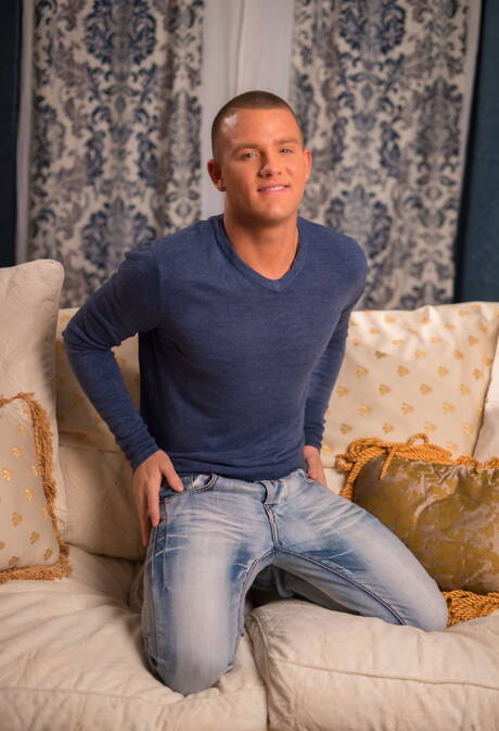 Les beaux garçons américains Brandon Wilde et Roman Todd montrent un corps parfait