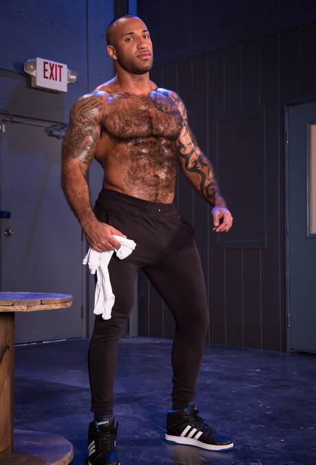 Sexy buddies Michael Roman, Fernando Del Rio and Daymin Voss have a good threesome sex